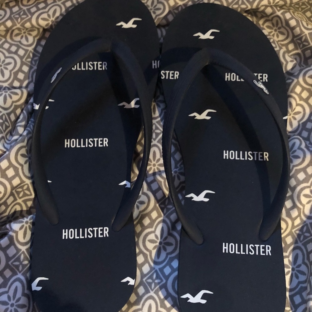 Hollister flip flops